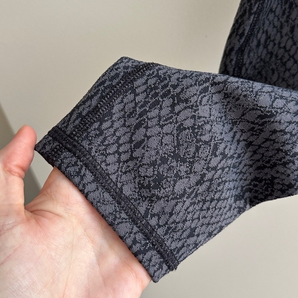 All In Motion Women's Snake Print Jacquard Leggings, Dark Grey, Size Medium - Picture 9 of 16